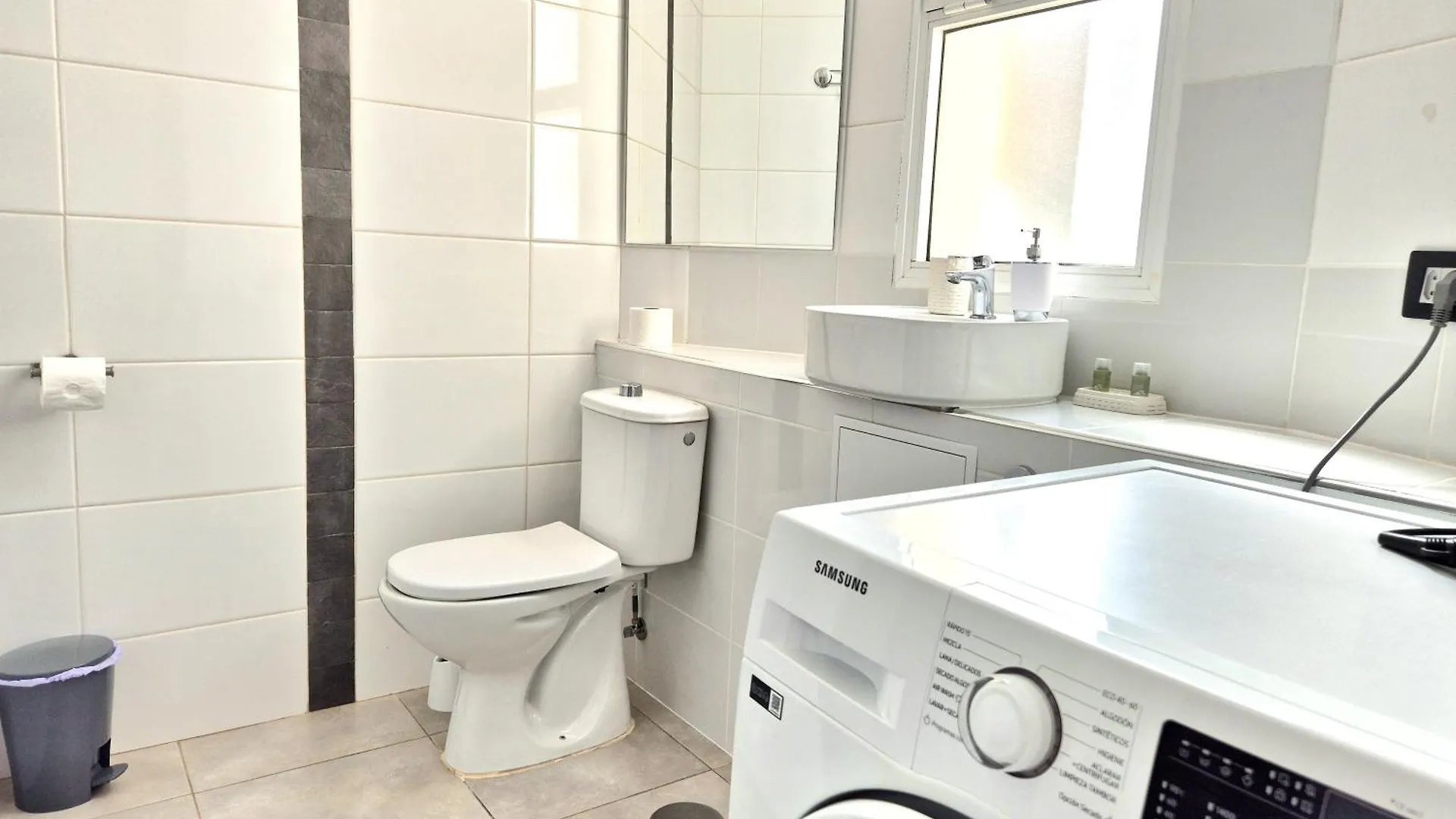 Light And Cosy Apartment In 100 Meters From The Beach Costa Adeje 아데제