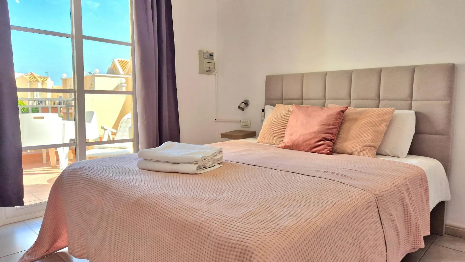 Contactos de Light And Cosy Apartment In 100 Meters From The Beach Costa Adeje